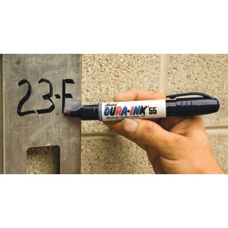 Marqueur indélébile rouge pointe biseauté 1,5 à 4,5mm