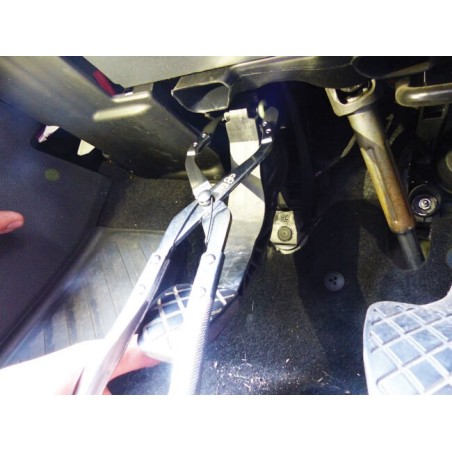 Pince pour axe d’émetteur d’embrayage