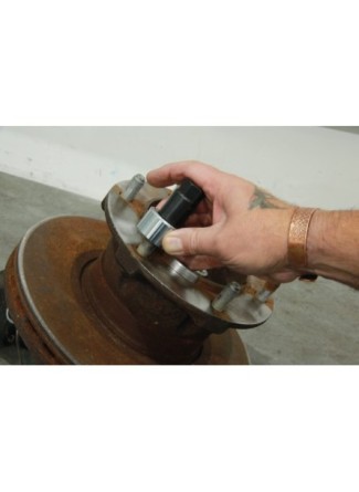 Jeu d'outils d'extraction et de montage de goujons de roue