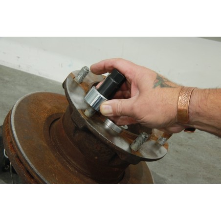 Jeu d'outils d'extraction et de montage de goujons de roue